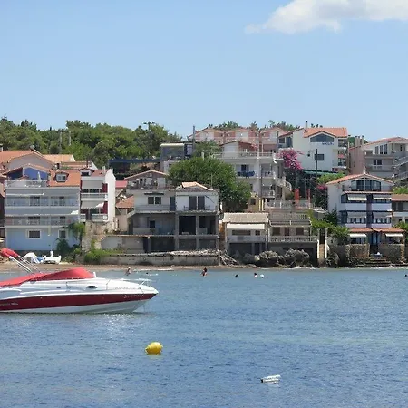 Stoudios Georgias アパートホテル